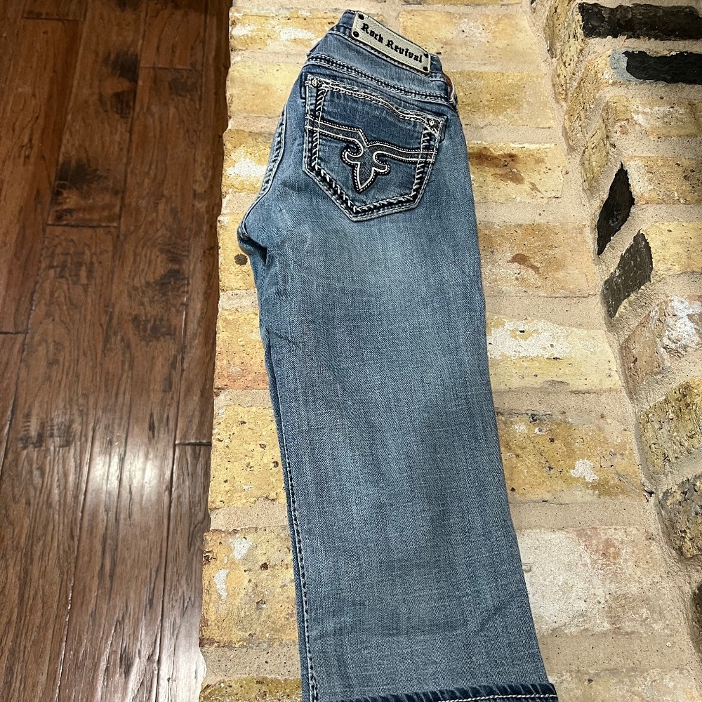 Woman's Rock Revival Capri Size 29